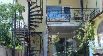 Фотографии Гостиница Guest House Gold crocodile г. Коктебель Крым (Россия) №1 Фото Гостиница Guest House Gold crocodile г. Коктебель 1
