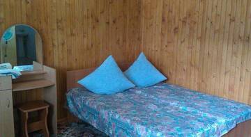 Фото номера Стандартный трехместный номер Гостиница Guest House Nadezhda г. Коктебель 4