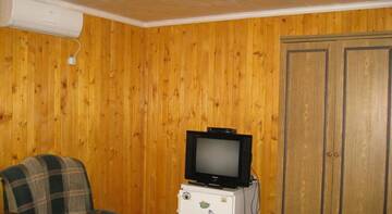 Фото номера Стандартный трехместный номер Гостиница Guest House Nadezhda г. Коктебель 3