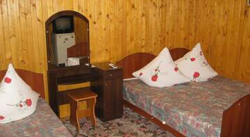 Фото номера Стандартный трехместный номер Гостиница Guest House Nadezhda г. Коктебель 2