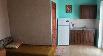 Фото номера Трехместный номер &quot;Комфорт&quot; с душем Гостиница Guest House Gold crocodile г. Коктебель 10