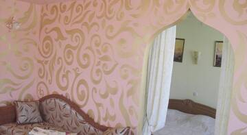 Фото номера Люкс с балконом и кроватью размера «king-size» Гостиница Guest House Gold crocodile г. Коктебель 9