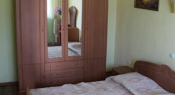 Фото номера Люкс с балконом и кроватью размера «king-size» Гостиница Guest House Gold crocodile г. Коктебель 14