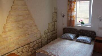 Фото номера Двухместный номер с 2 отдельными кроватями Гостиница Guest House Gold crocodile г. Коктебель 2