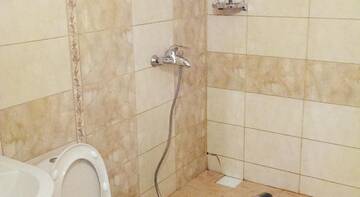 Фото номера Трехместный номер &quot;Комфорт&quot; с душем Гостиница Guest House Gold crocodile г. Коктебель 3