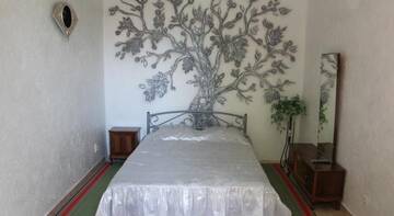 Фото номера Трехместный номер &quot;Комфорт&quot; с душем Гостиница Guest House Gold crocodile г. Коктебель 6