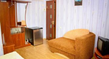 Фото номера Трехместный номер &quot;Комфорт&quot; с душем Гостиница Guest House Dionis г. Коктебель 5