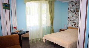 Фото номера Стандартный трехместный номер Гостиница Guest House Dionis г. Коктебель 4