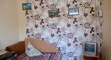 Фото номера Классический трехместный номер Гостиница Guest House Dionis г. Коктебель 6