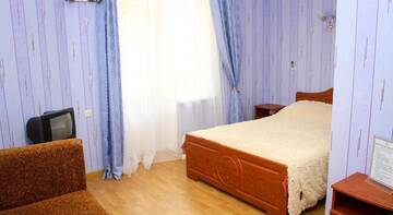 Фото номера Трехместный номер &quot;Комфорт&quot; с душем Гостиница Guest House Dionis г. Коктебель 3