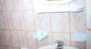 Фото номера Стандартный трехместный номер Гостиница Guest House Dionis г. Коктебель 5