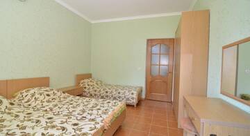 Фото номера Стандартный трехместный номер Гостевой дом Villa Sabina г. Коктебель 5