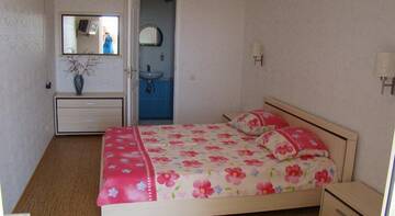 Фото номера Трехместный номер -люкс Гостиница Guest house White House г. Коктебель 3