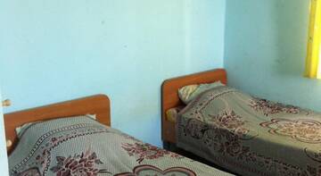 Фото номера Кровать в общем четырехместном номере Гостиница Guest House Solnechny Dvorik г. Коктебель 3