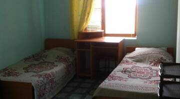 Фото номера Кровать в общем четырехместном номере Гостиница Guest House Solnechny Dvorik г. Коктебель 5