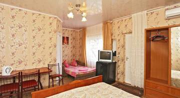 Фото номера Четырехместный номер с видом на сад Гостиница Guest House Mitridat г. Коктебель 4