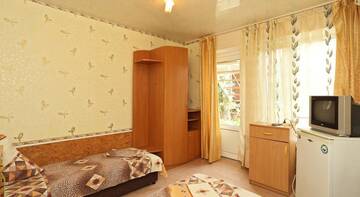 Фото номера Бюджетный трехместный номер Гостиница Guest House Mitridat г. Коктебель 4