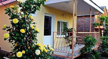 Фото номера Трехместный номер с балконом Гостиница Guest House Mitridat г. Коктебель 7
