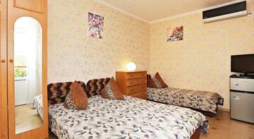 Фото номера Трехместный номер с балконом Гостиница Guest House Mitridat г. Коктебель 3