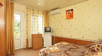 Фото номера Бюджетный трехместный номер Гостиница Guest House Mitridat г. Коктебель 3