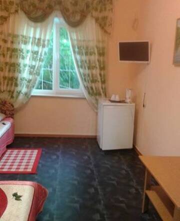 Фото номера Трехместный номер с ванной комнатой Гостевой дом Guesthouse na Lenina г. Коктебель 4