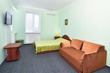 Фото номера Улучшенный четырехместный номер Гостиница Guest House Europa г. Коктебель 2