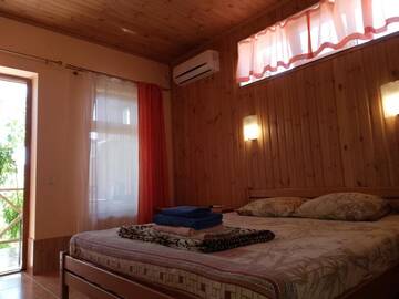 Фото номера Улучшенный номер с кроватью размера  Гостиница Guest House Usadba Glitsiniya г. Коктебель 3