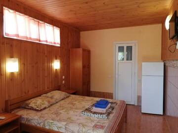 Фото номера Улучшенный номер с кроватью размера  Гостиница Guest House Usadba Glitsiniya г. Коктебель 2