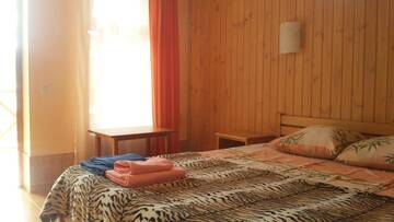 Фото номера Улучшенный номер с кроватью размера  Гостиница Guest House Usadba Glitsiniya г. Коктебель 7