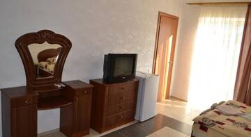 Фото номера Трехместный номер Гостевой дом Sun-N-Rest г. Коктебель 4
