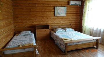 Фото номера Трехместный номер с балконом Гостиница Ecohouse г. Коктебель 3