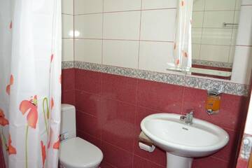 Фото номера Трехместный номер  Гостиница Лиана г. Коктебель 4
