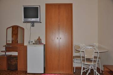 Фото номера Стандартный трехместный номер  Гостевой дом  на Киловой Горе г. Коктебель 5