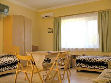 Фото номера Трехместный номер Гостиница Guest House on Kalinina 3 г. Коктебель 3