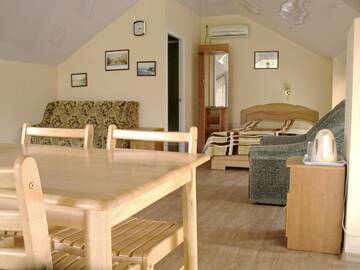 Фото номера Четырехместный номер Гостиница Guest House on Kalinina 3 г. Коктебель 3